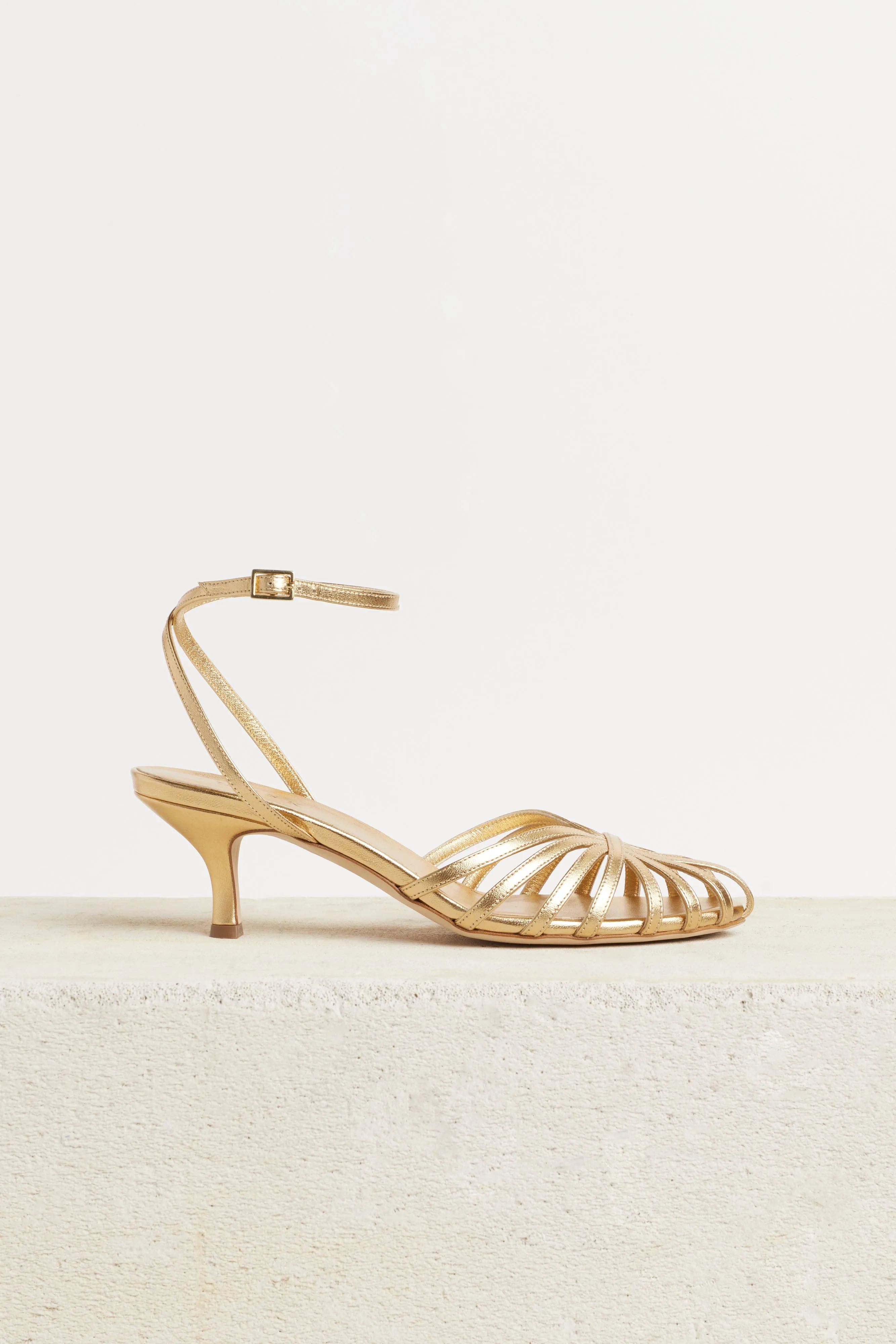 Husk JADE SANDAL - Brass Metalic